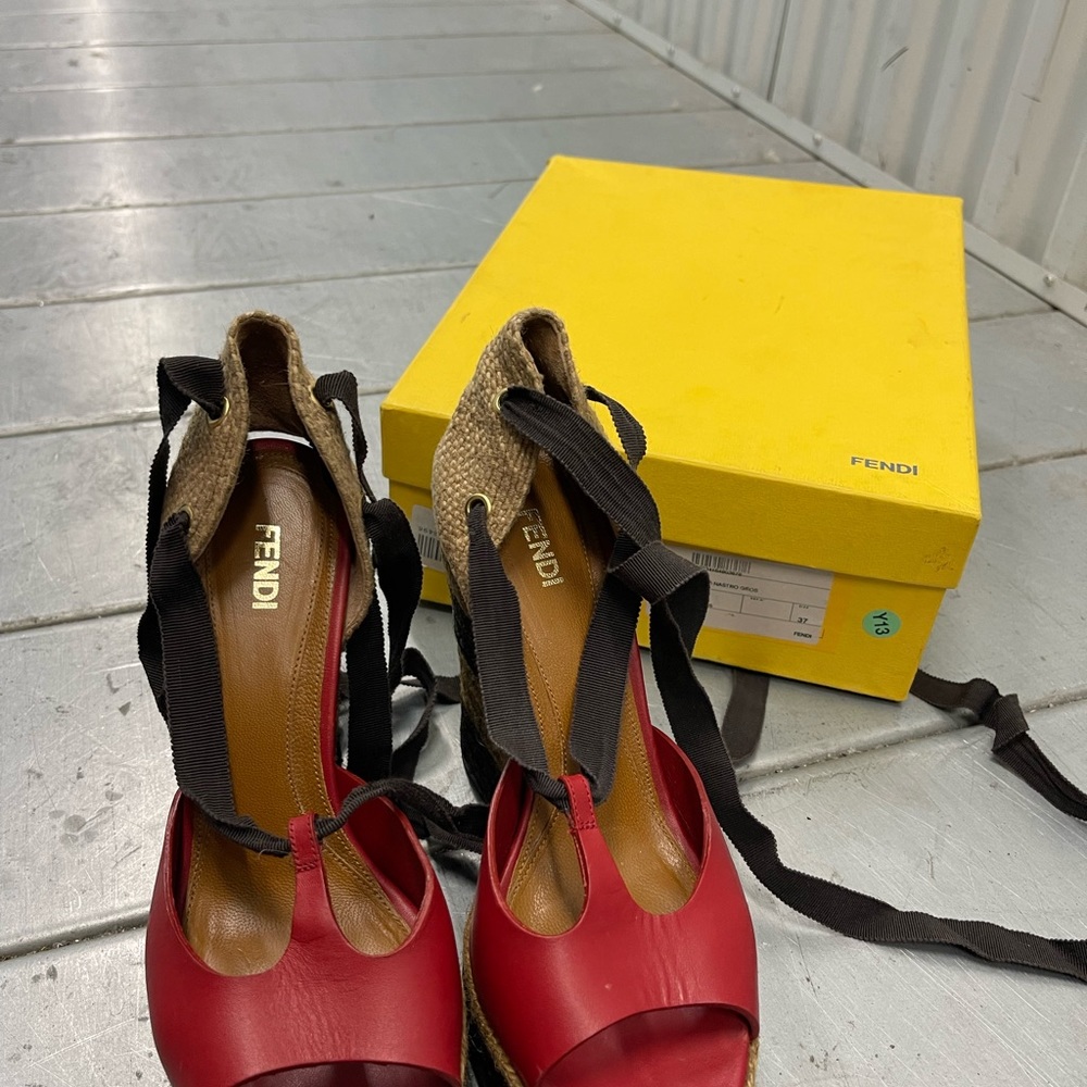 Fendi espadrille sandals worn 2 times , very sexy size 7…
